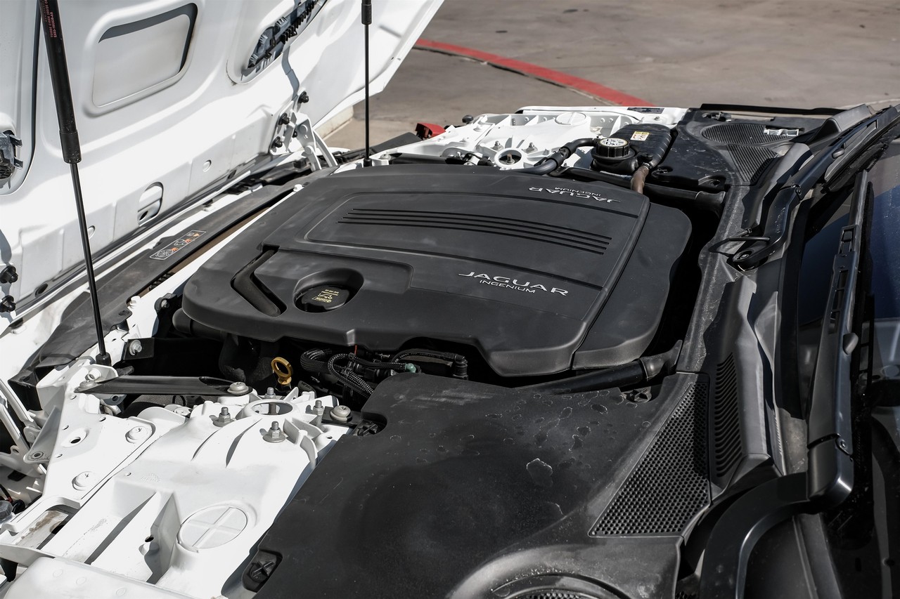 Jaguar F-Type Vehicle Main Gallery Image 42