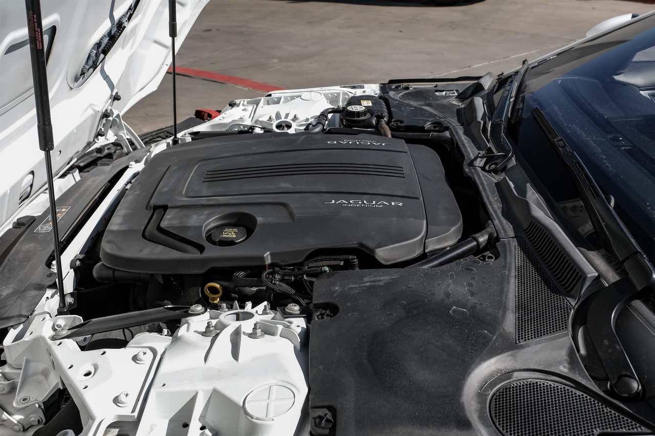 Jaguar F-Type Vehicle Main Gallery Image 43