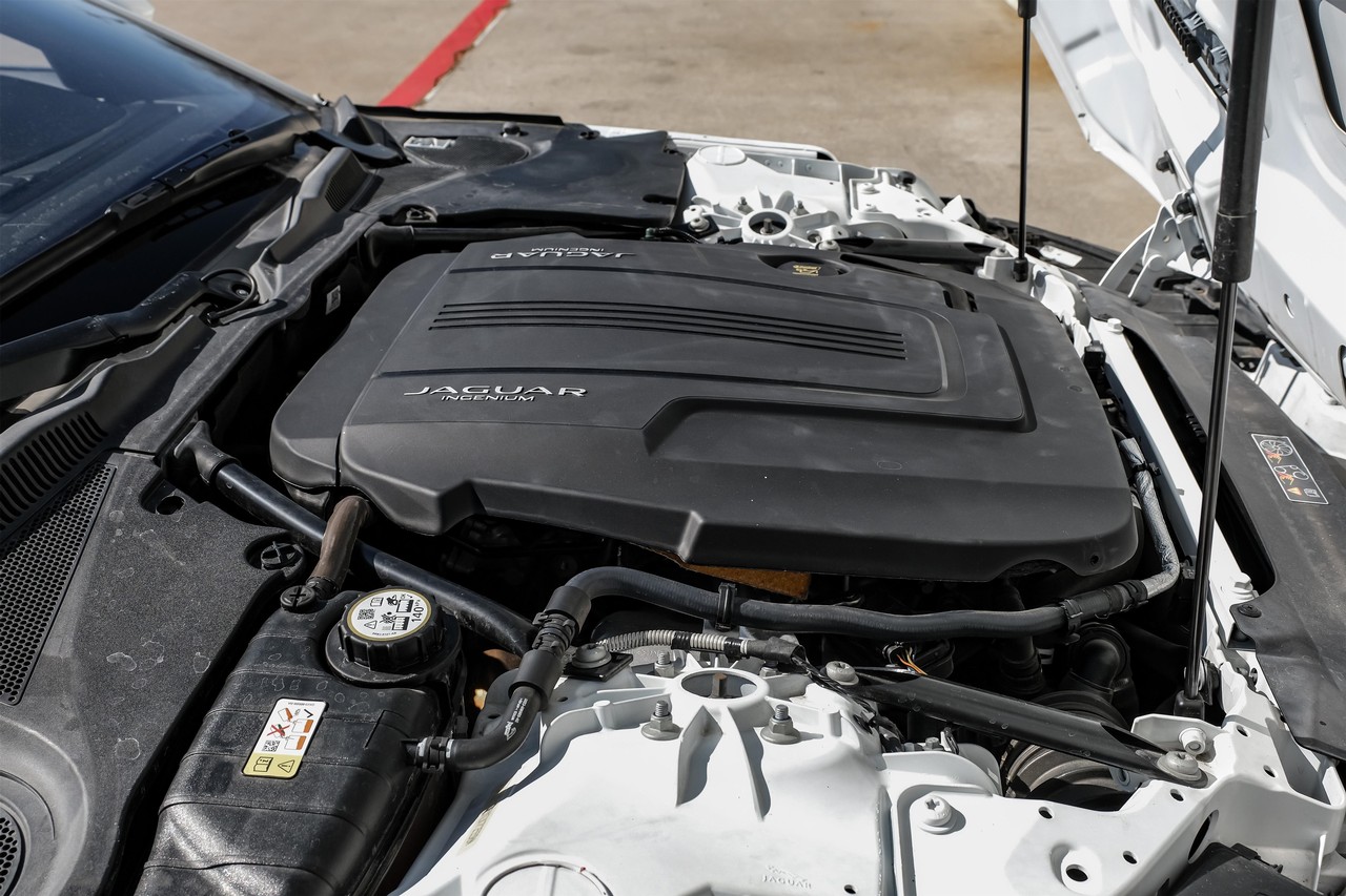 Jaguar F-Type Vehicle Main Gallery Image 44