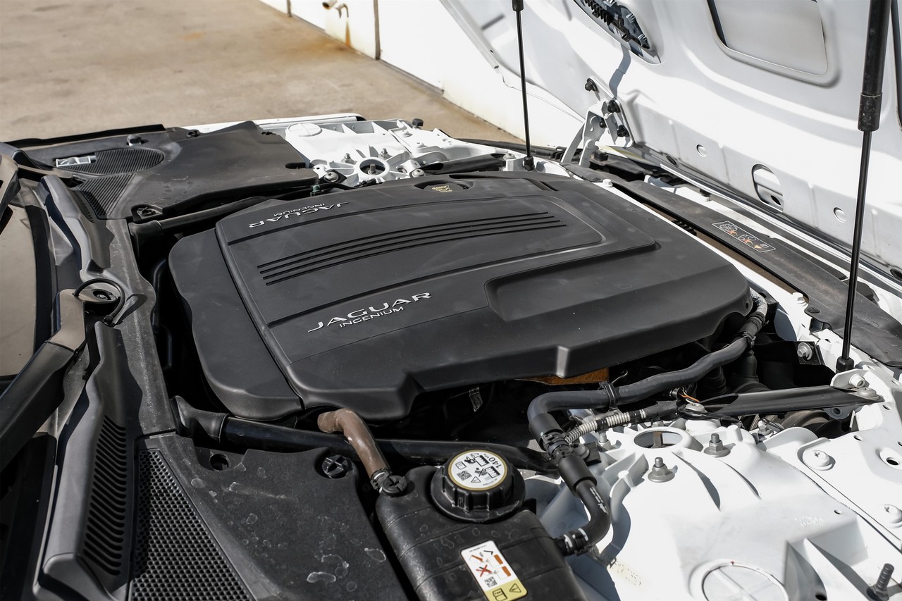 Jaguar F-Type Vehicle Main Gallery Image 45