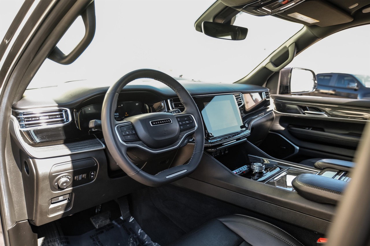 Jeep Wagoneer Vehicle Main Gallery Image 03