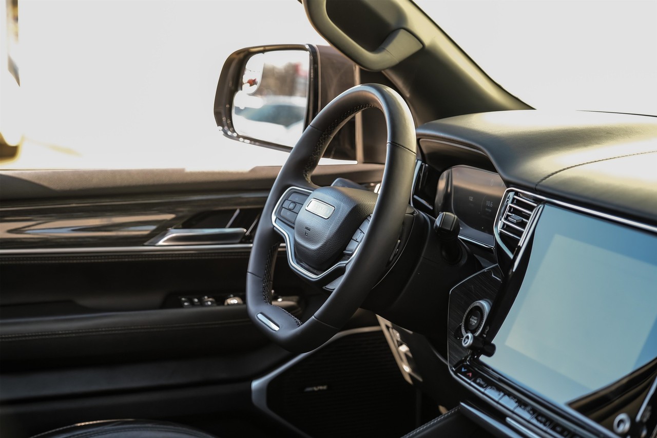 Jeep Wagoneer Vehicle Main Gallery Image 13