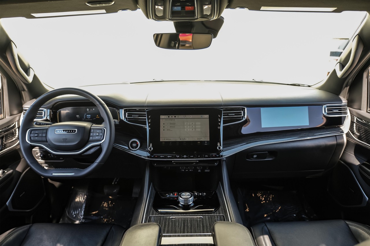 Jeep Wagoneer Vehicle Main Gallery Image 14