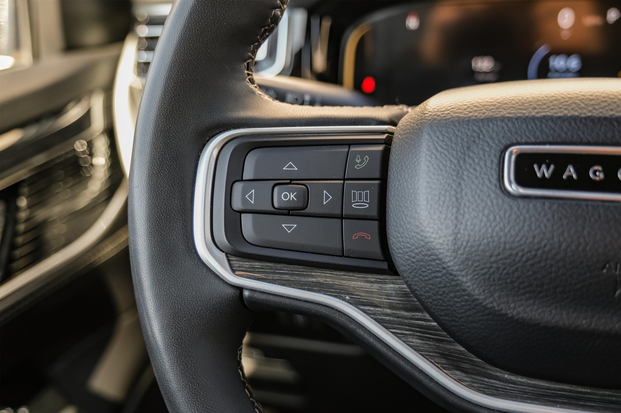 Jeep Wagoneer Vehicle Main Gallery Image 16