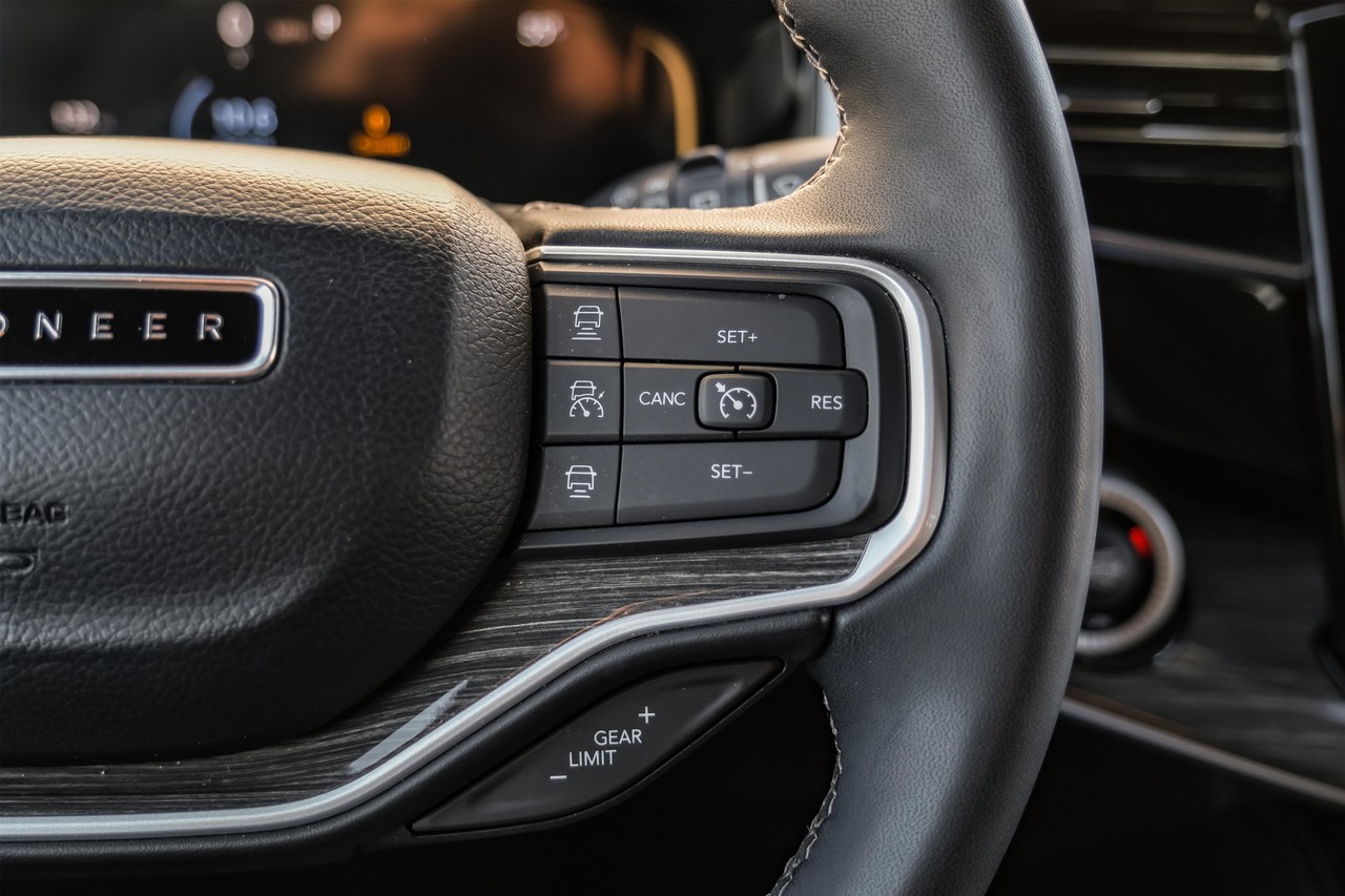 Jeep Wagoneer Vehicle Main Gallery Image 17