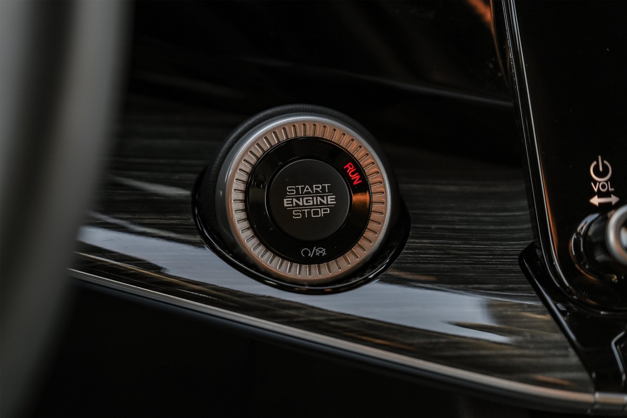 Jeep Wagoneer Vehicle Main Gallery Image 20