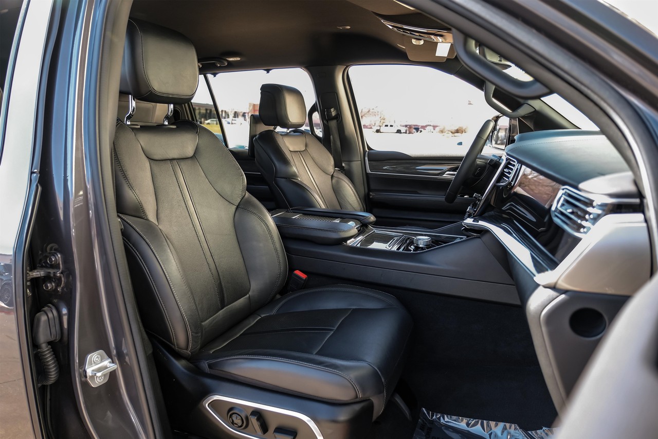 Jeep Wagoneer Vehicle Main Gallery Image 34