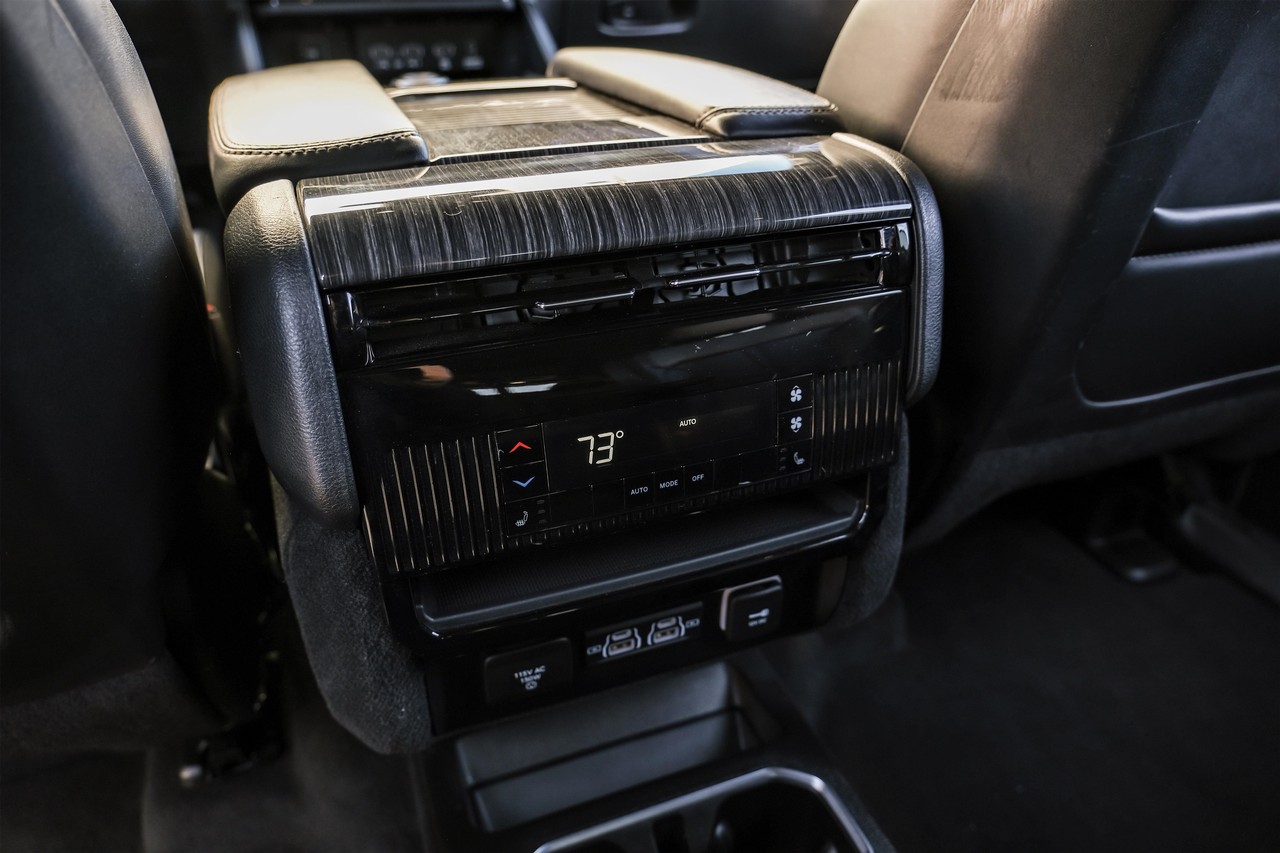 Jeep Wagoneer Vehicle Main Gallery Image 38