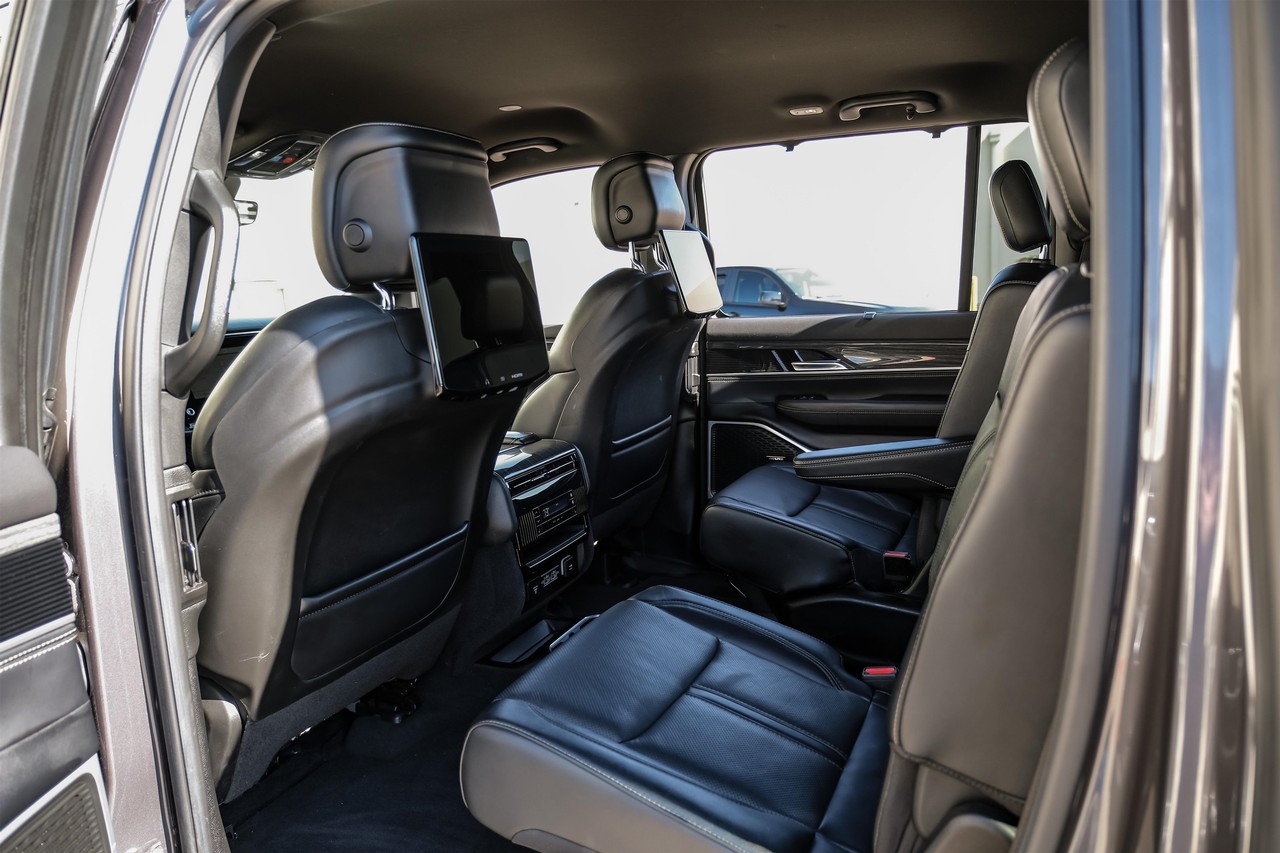 Jeep Wagoneer Vehicle Main Gallery Image 39