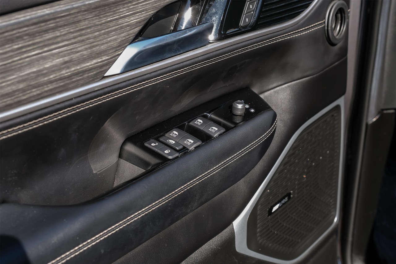 Jeep Wagoneer Vehicle Main Gallery Image 46