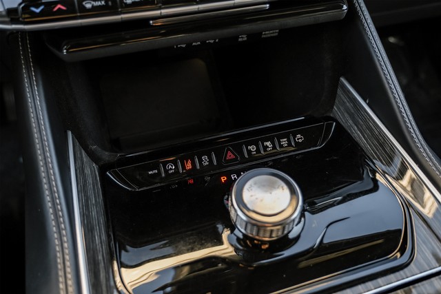 Jeep Wagoneer Vehicle Main Gallery Image 26