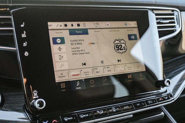 Jeep Wagoneer Vehicle Main Gallery Image 28