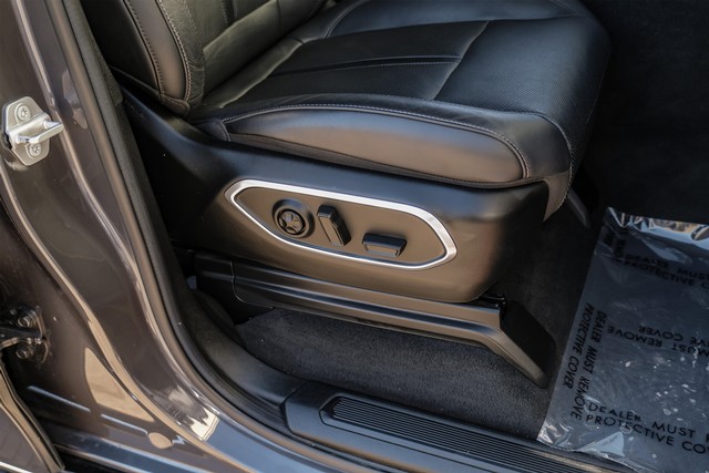 Jeep Wagoneer Vehicle Main Gallery Image 35