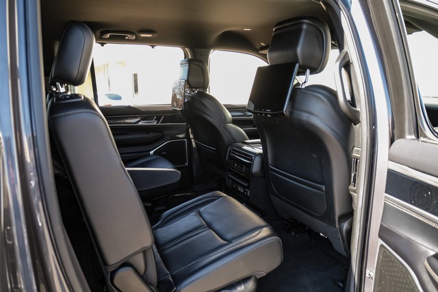 Jeep Wagoneer Vehicle Main Gallery Image 37