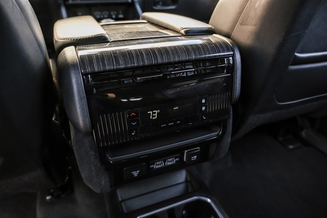 Jeep Wagoneer Vehicle Main Gallery Image 38