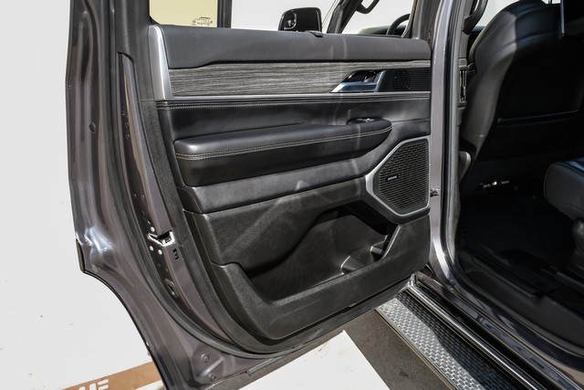 Jeep Wagoneer Vehicle Main Gallery Image 48