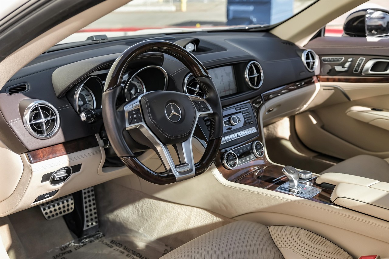 Mercedes-Benz SL 400 Vehicle Main Gallery Image 03