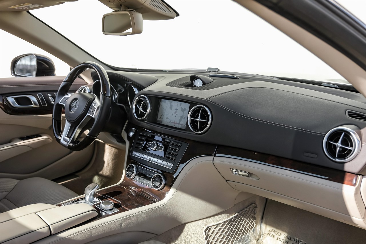Mercedes-Benz SL 400 Vehicle Main Gallery Image 13