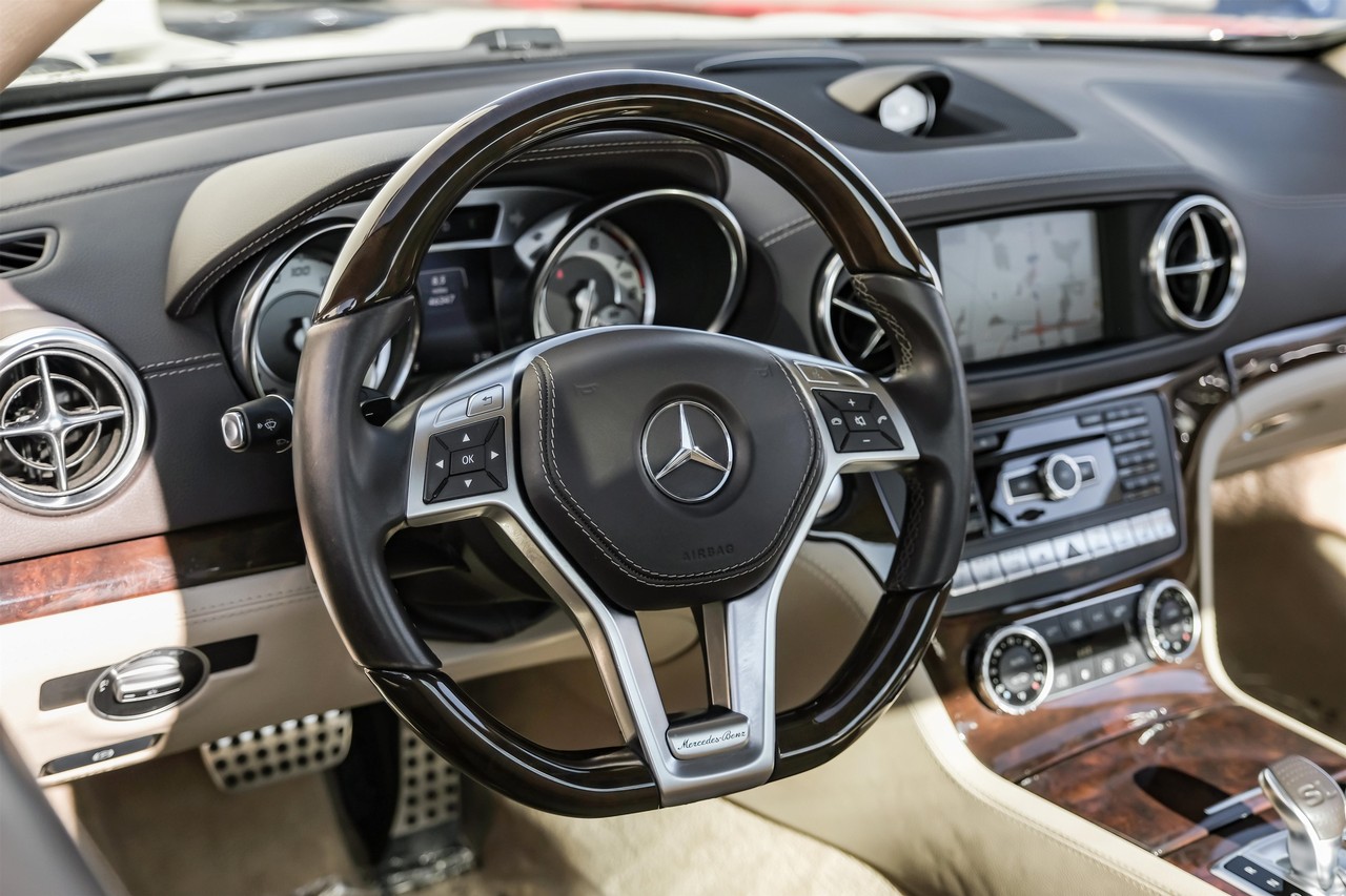 Mercedes-Benz SL 400 Vehicle Main Gallery Image 15