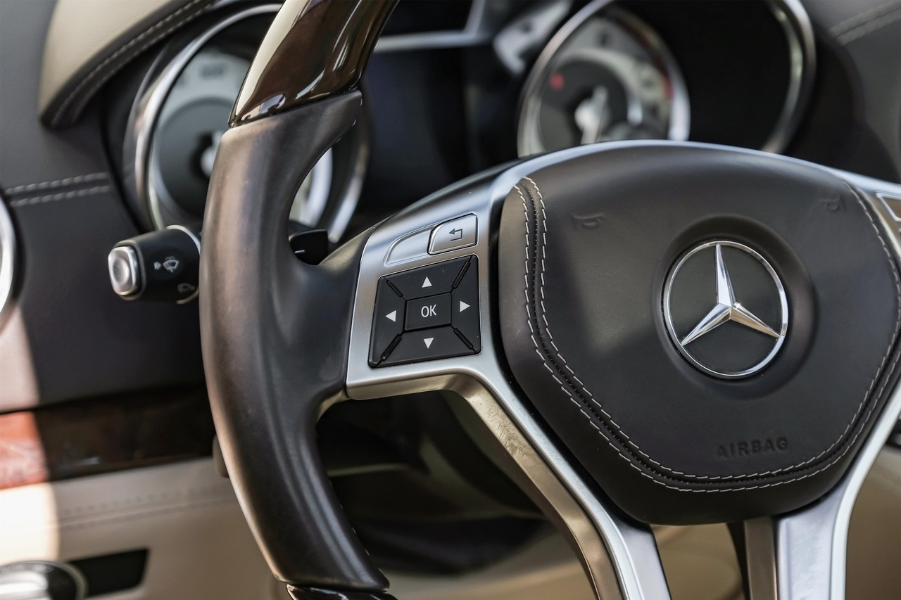 Mercedes-Benz SL 400 Vehicle Main Gallery Image 16