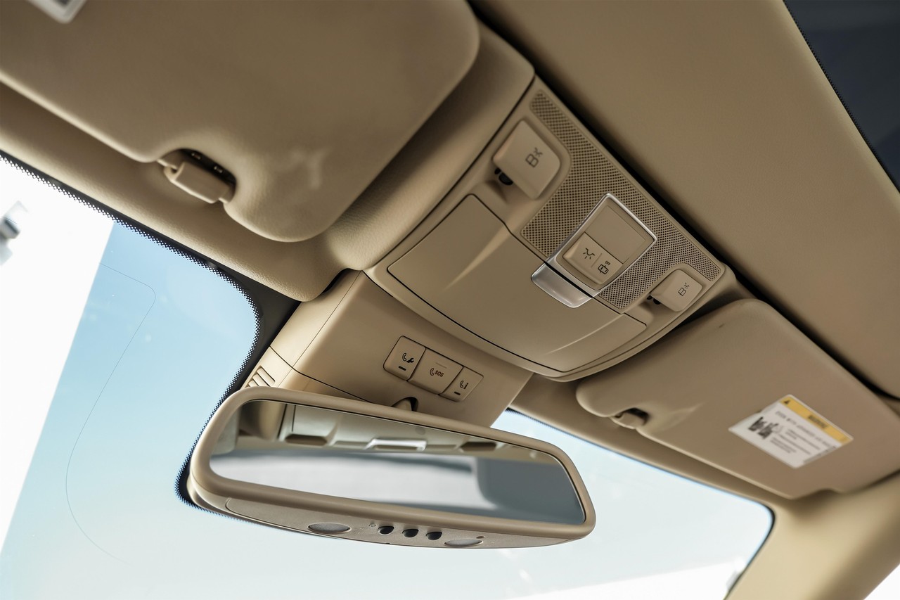 Mercedes-Benz SL 400 Vehicle Main Gallery Image 22