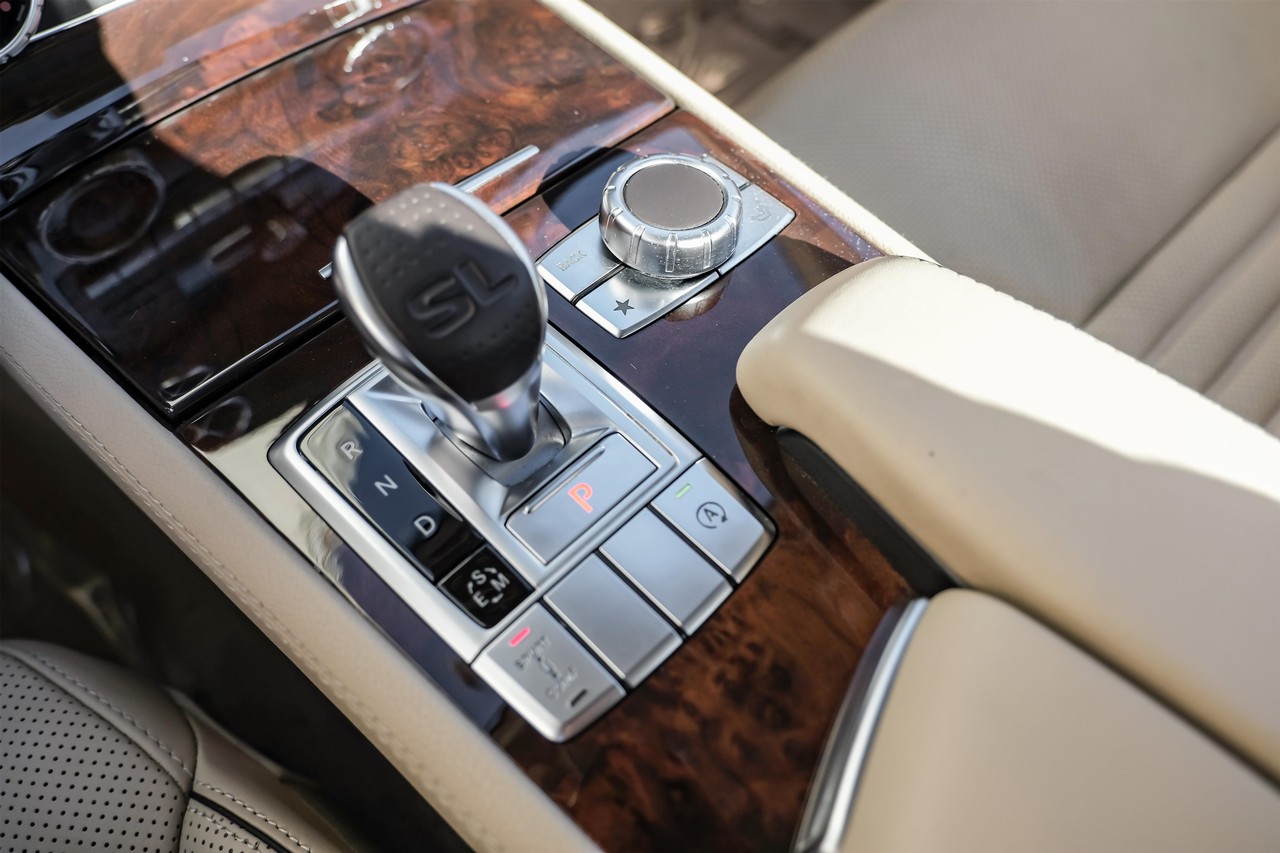 Mercedes-Benz SL 400 Vehicle Main Gallery Image 23