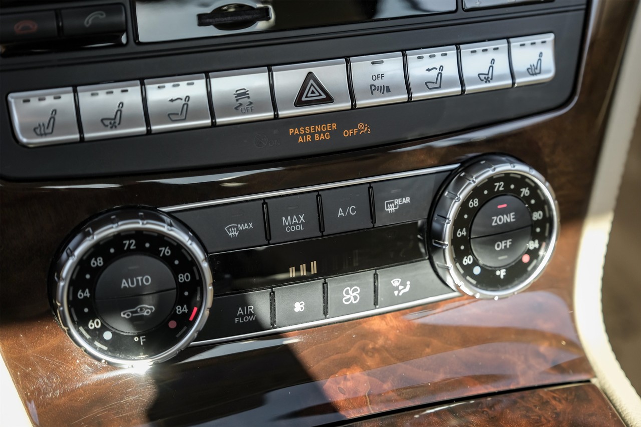 Mercedes-Benz SL 400 Vehicle Main Gallery Image 27