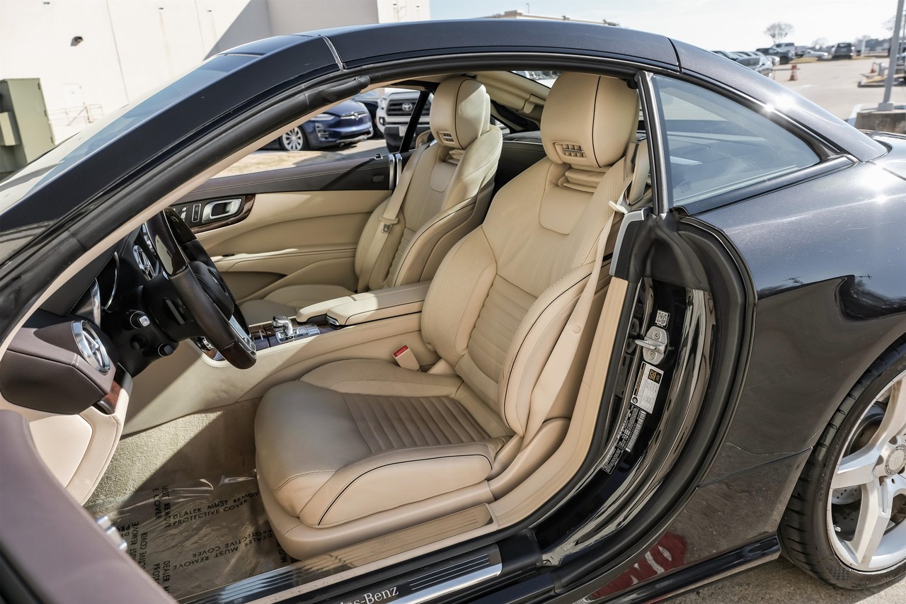 Mercedes-Benz SL 400 Vehicle Main Gallery Image 28