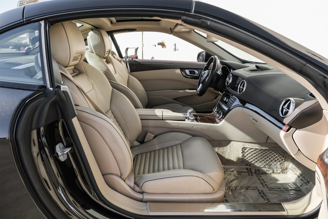 Mercedes-Benz SL 400 Vehicle Main Gallery Image 29