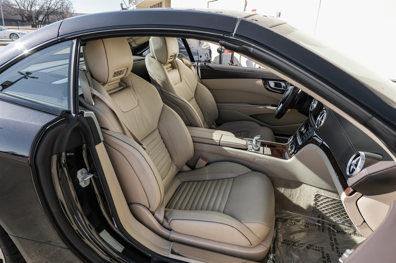 Mercedes-Benz SL 400 Vehicle Main Gallery Image 30