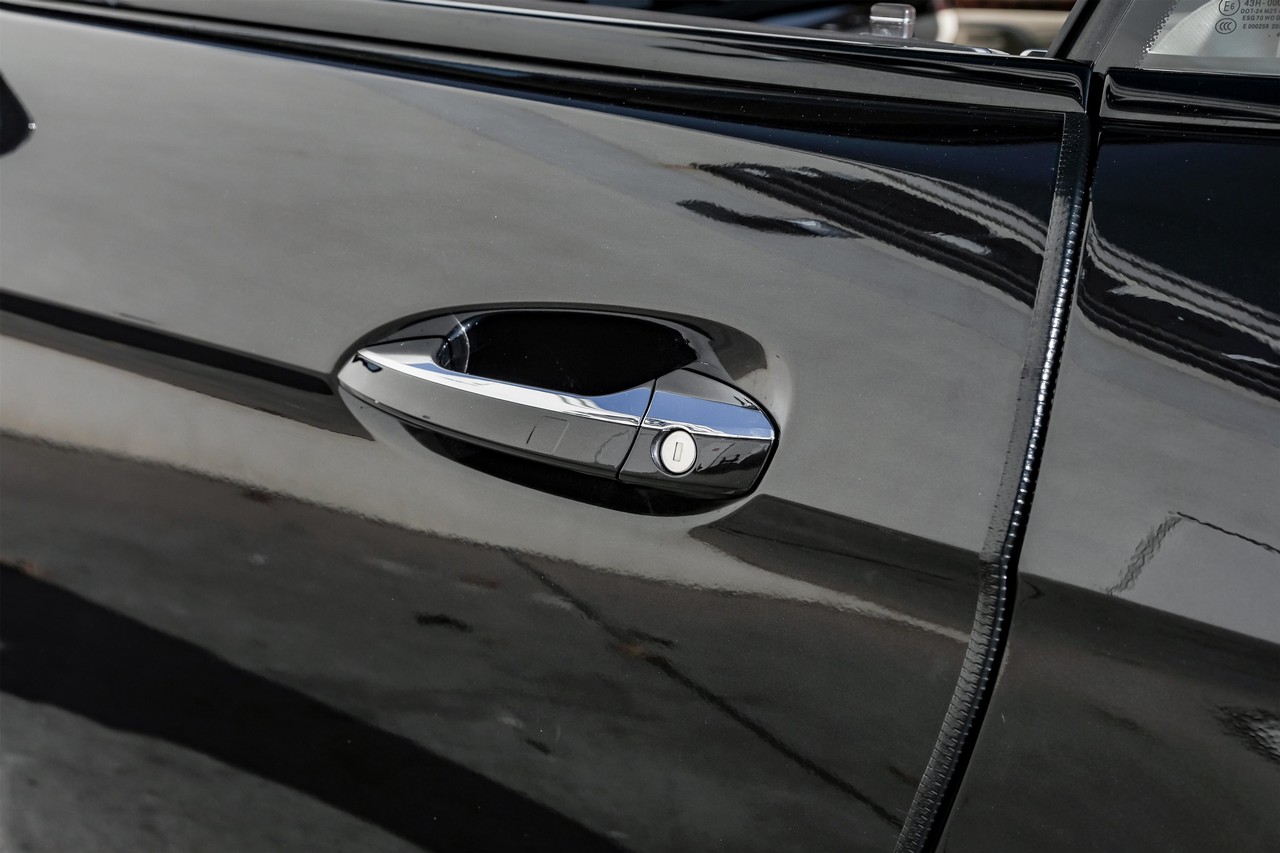 Mercedes-Benz SL 400 Vehicle Main Gallery Image 31