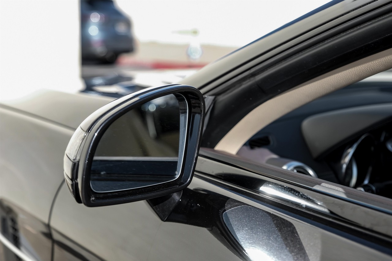 Mercedes-Benz SL 400 Vehicle Main Gallery Image 32