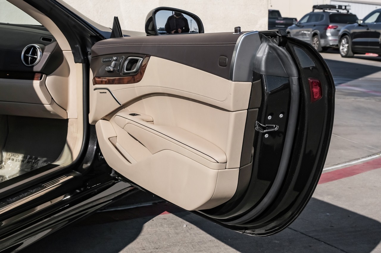 Mercedes-Benz SL 400 Vehicle Main Gallery Image 35