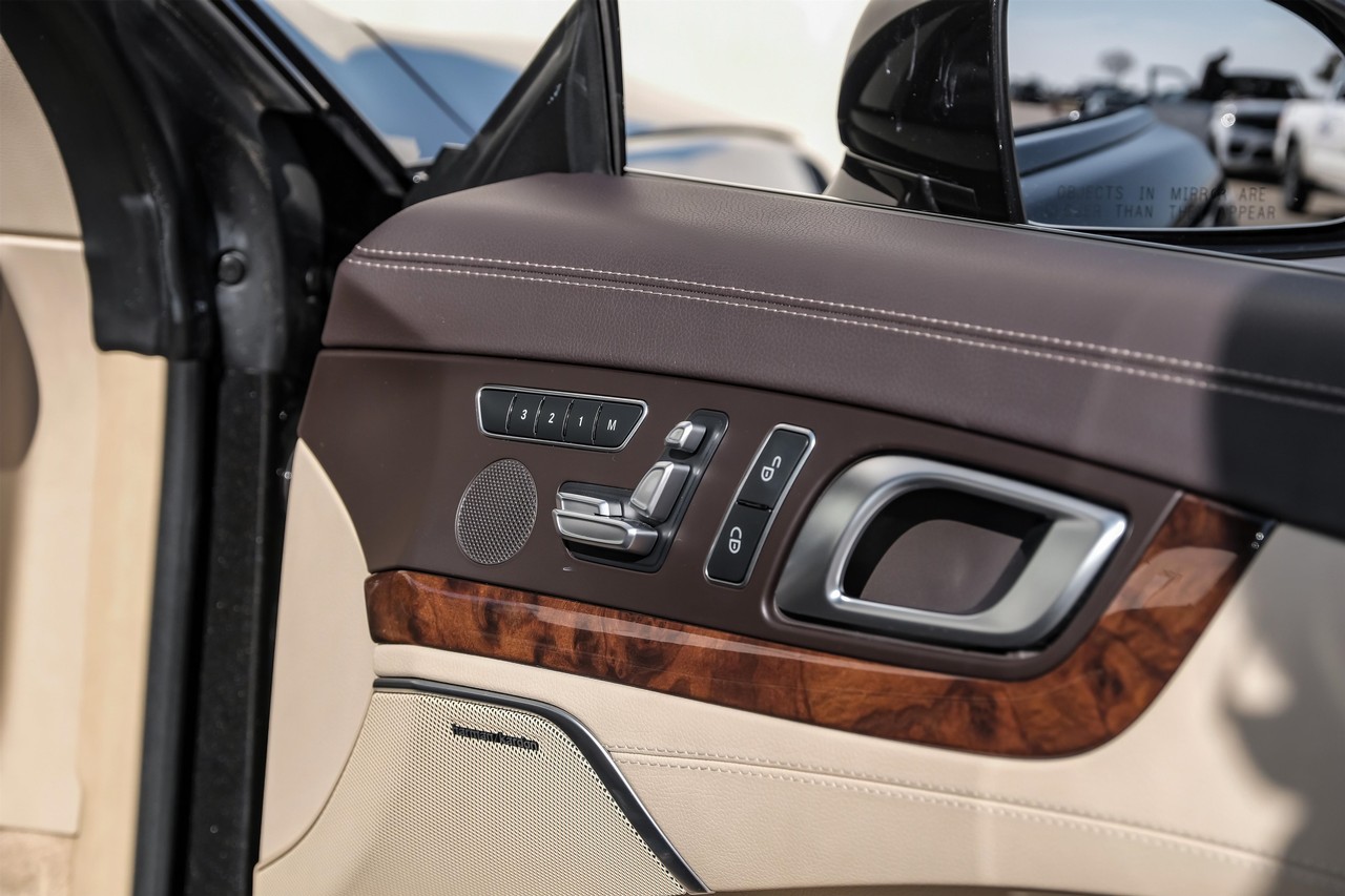 Mercedes-Benz SL 400 Vehicle Main Gallery Image 36