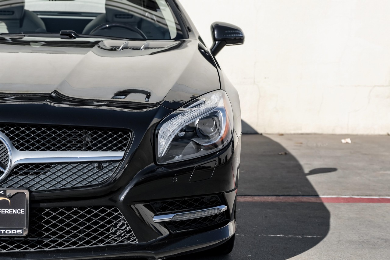 Mercedes-Benz SL 400 Vehicle Main Gallery Image 37