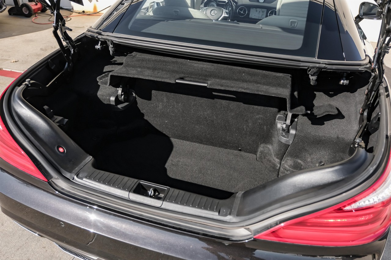 Mercedes-Benz SL 400 Vehicle Main Gallery Image 42