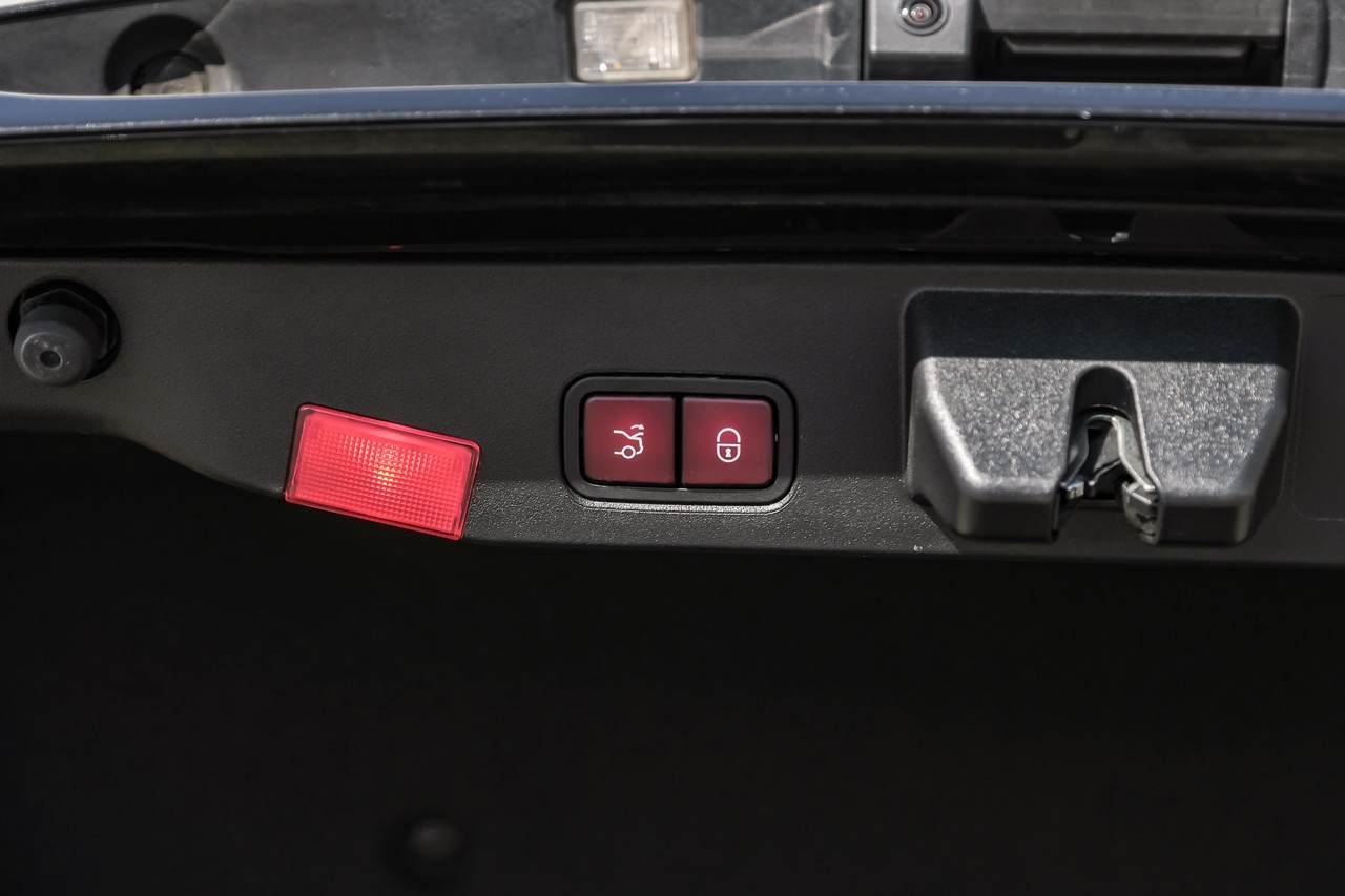 Mercedes-Benz SL 400 Vehicle Main Gallery Image 44