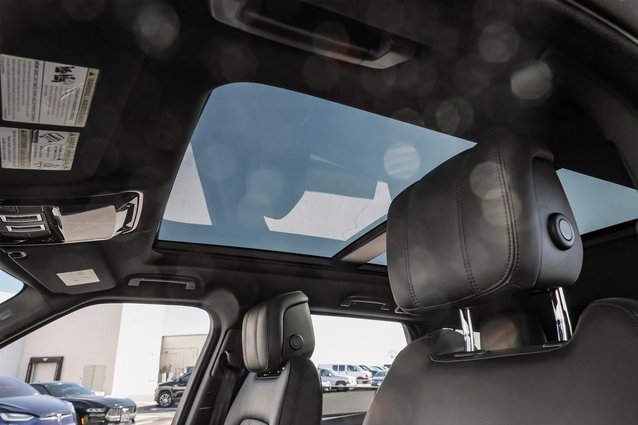 Land Rover Range Rover Sport Vehicle Main Gallery Image 05