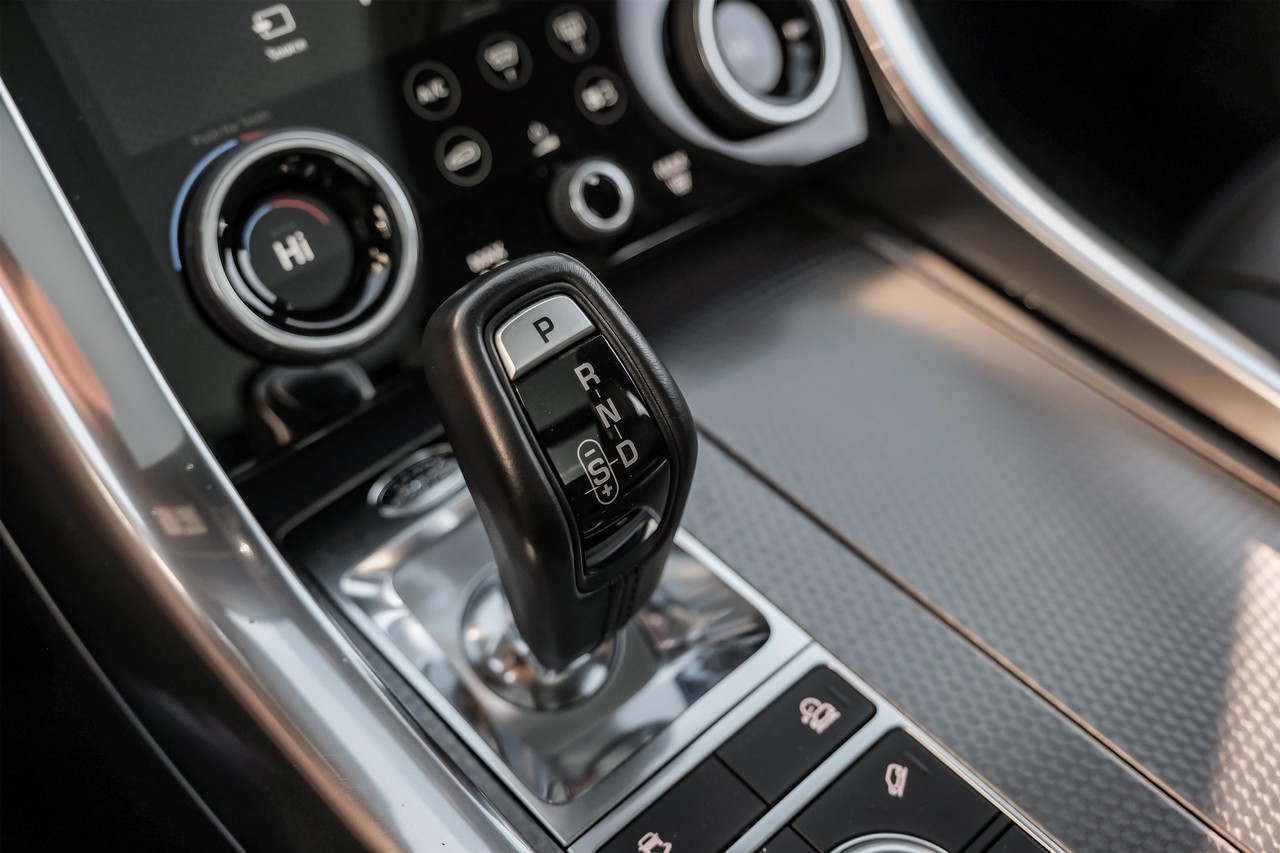 Land Rover Range Rover Sport Vehicle Main Gallery Image 24