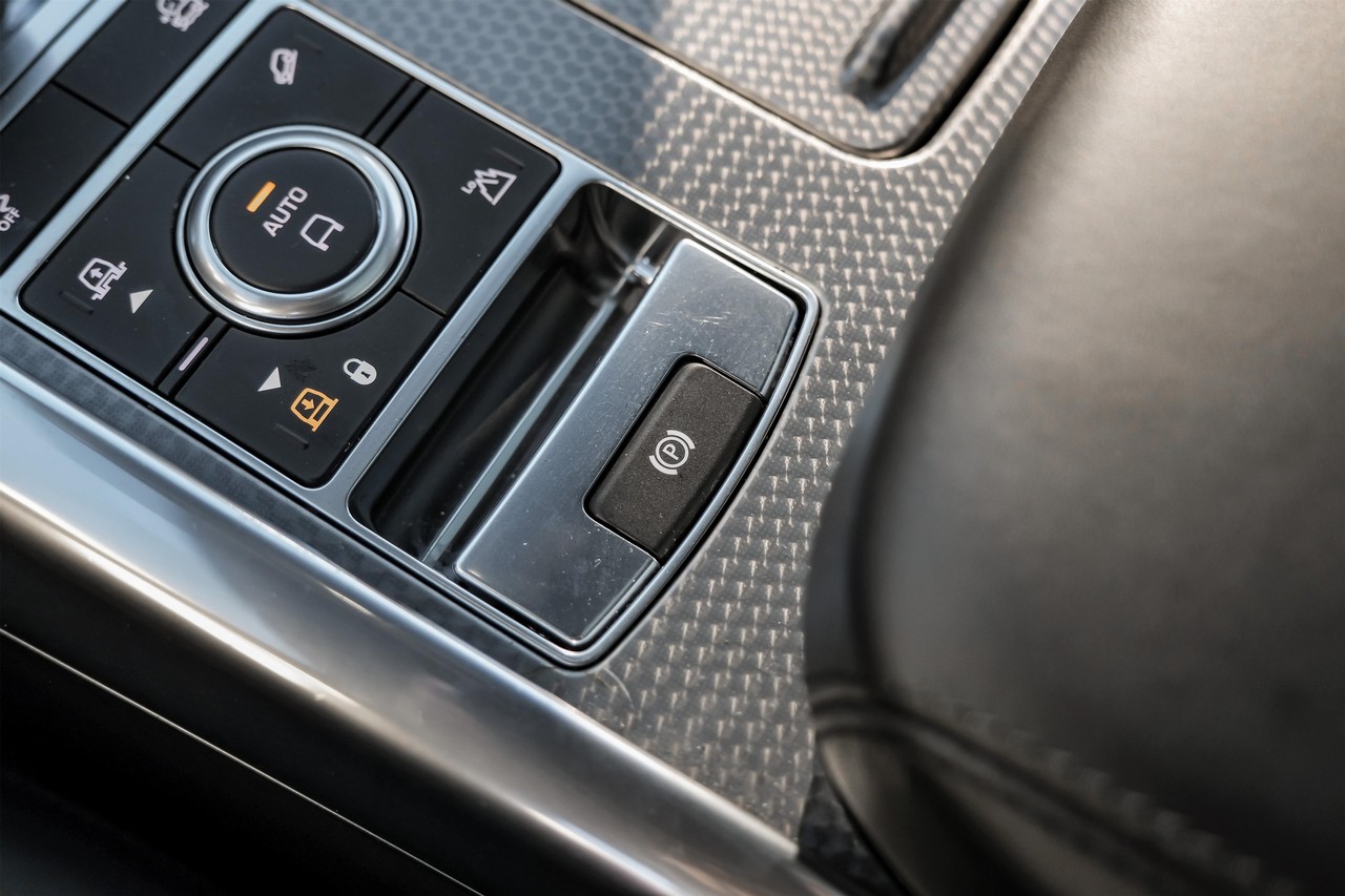 Land Rover Range Rover Sport Vehicle Main Gallery Image 26