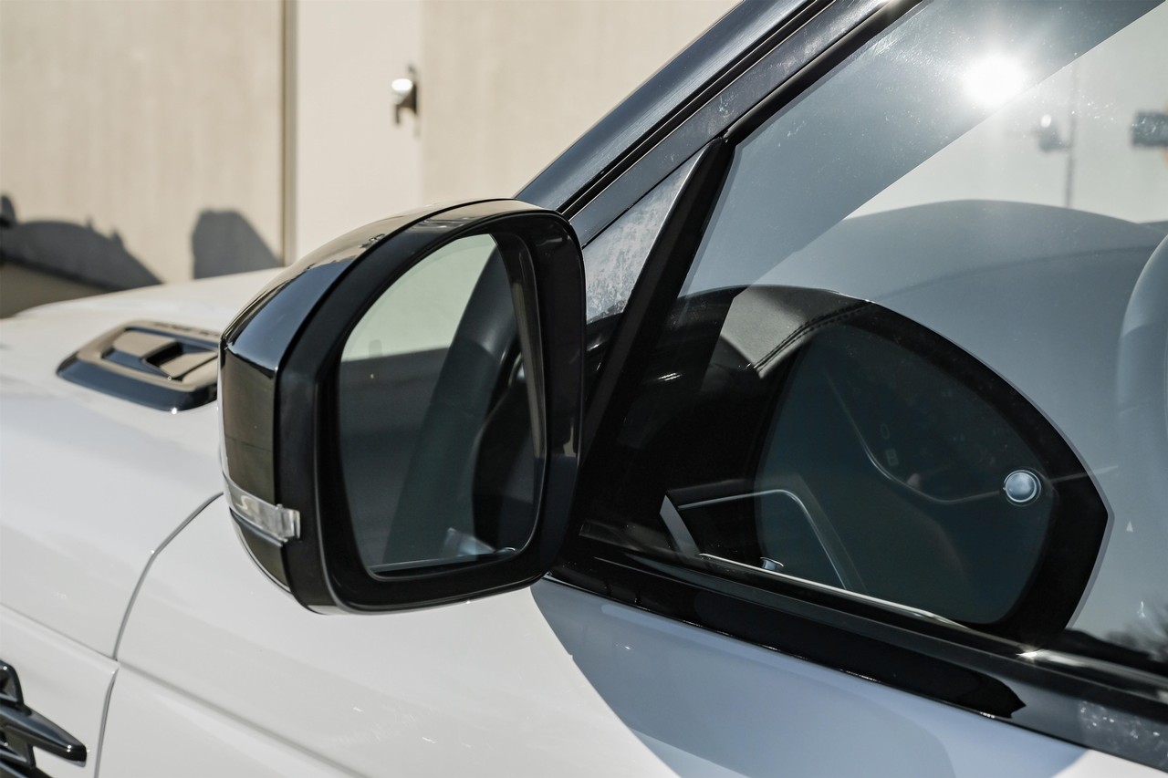 Land Rover Range Rover Sport Vehicle Main Gallery Image 38