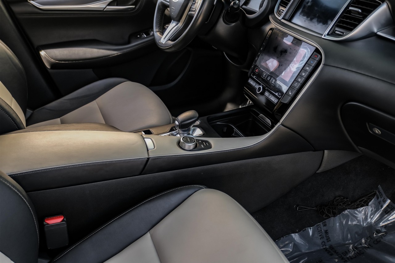 INFINITI QX55 Vehicle Main Gallery Image 22