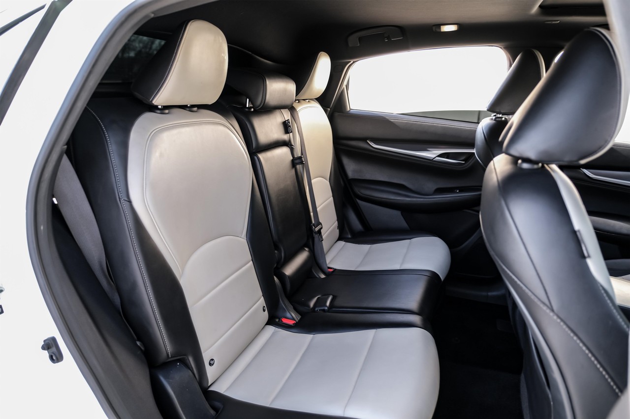 INFINITI QX55 Vehicle Main Gallery Image 35