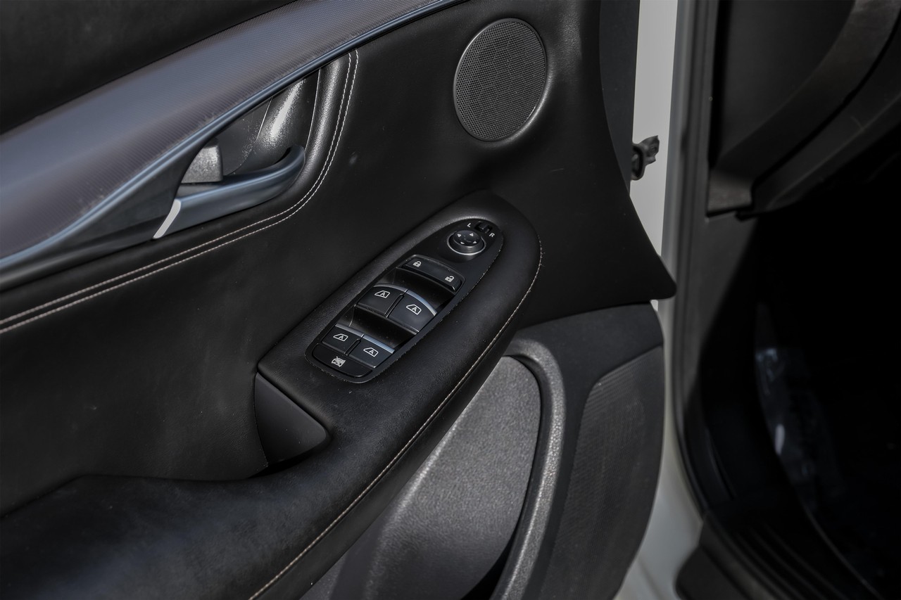 INFINITI QX55 Vehicle Main Gallery Image 40