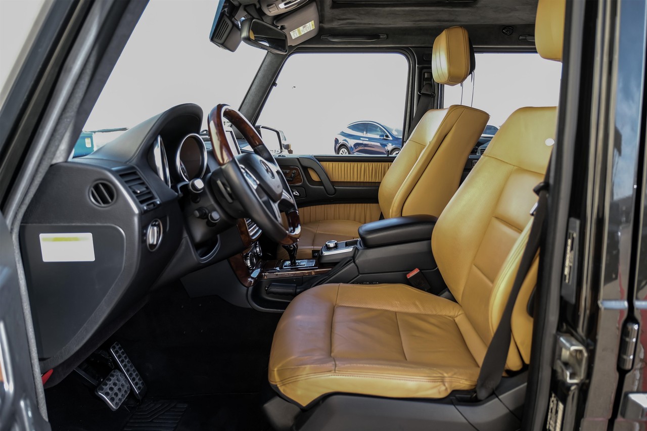 Mercedes-Benz G 550 Vehicle Main Gallery Image 04