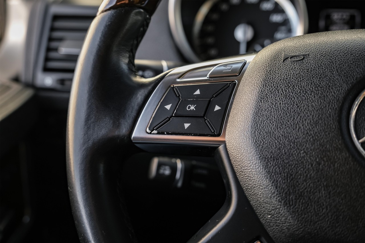 Mercedes-Benz G 550 Vehicle Main Gallery Image 16