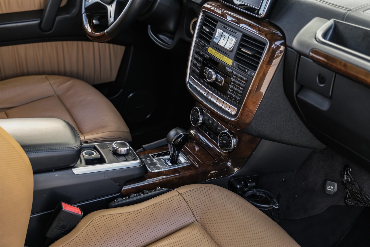 Mercedes-Benz G 550 Vehicle Main Gallery Image 22