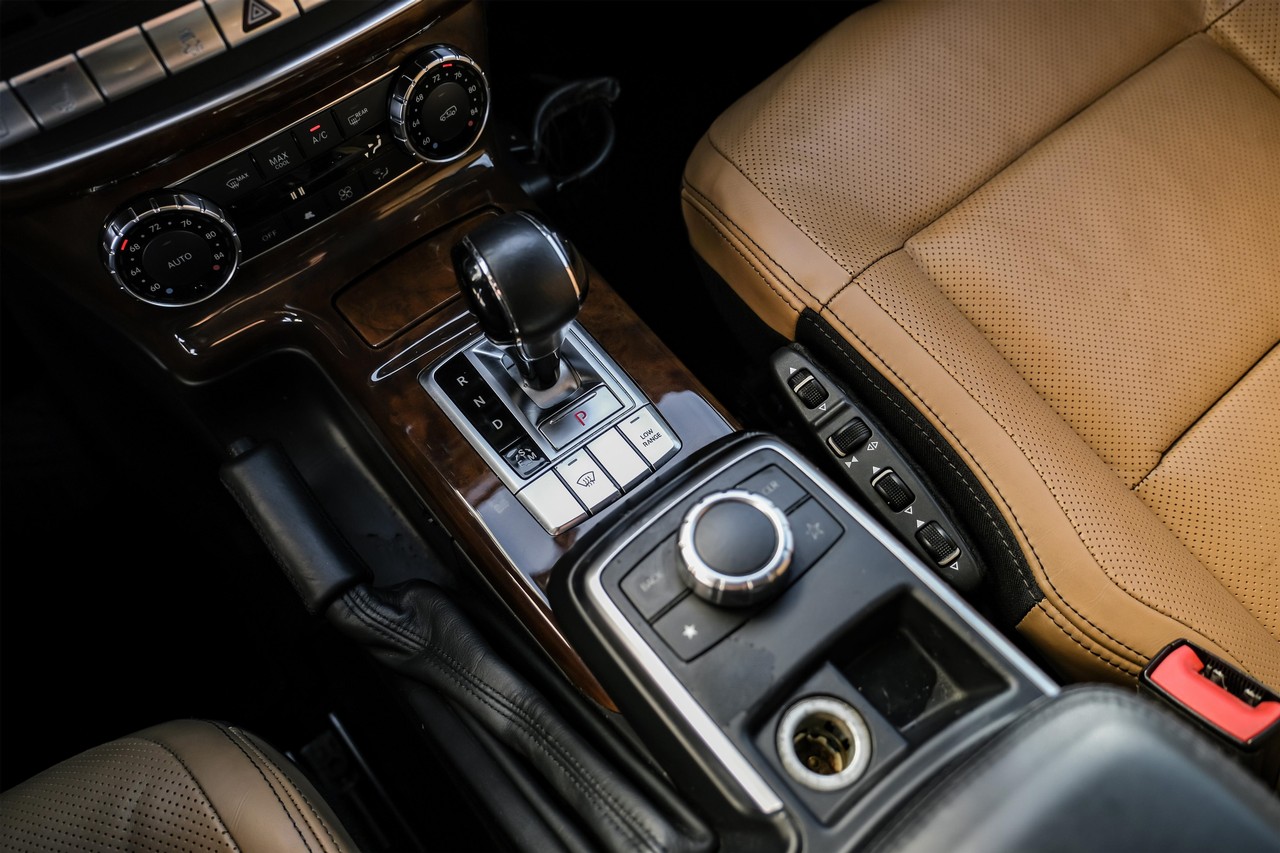 Mercedes-Benz G 550 Vehicle Main Gallery Image 24