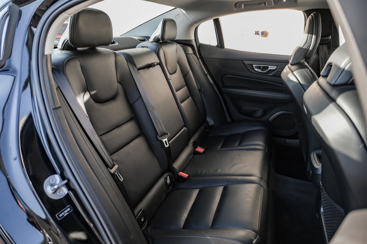 Volvo S60 Vehicle Main Gallery Image 32