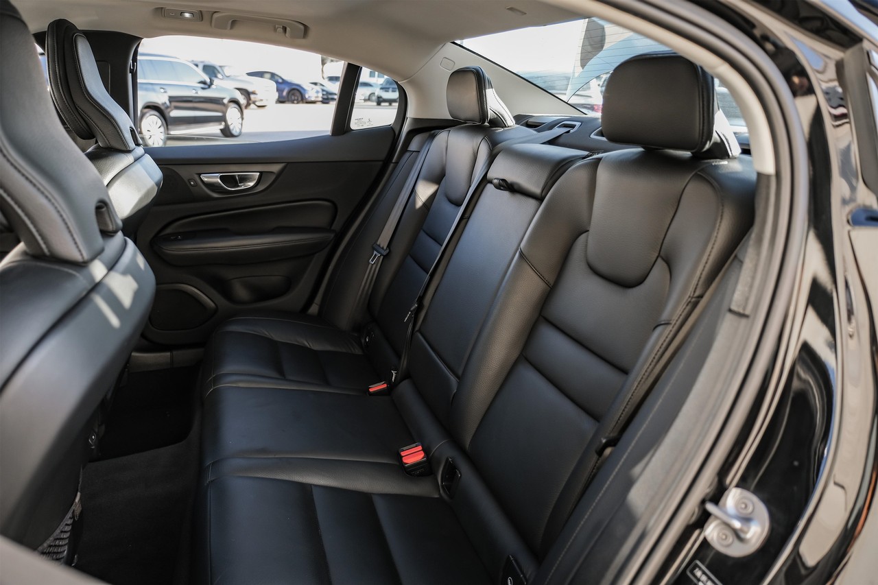 Volvo S60 Vehicle Main Gallery Image 35